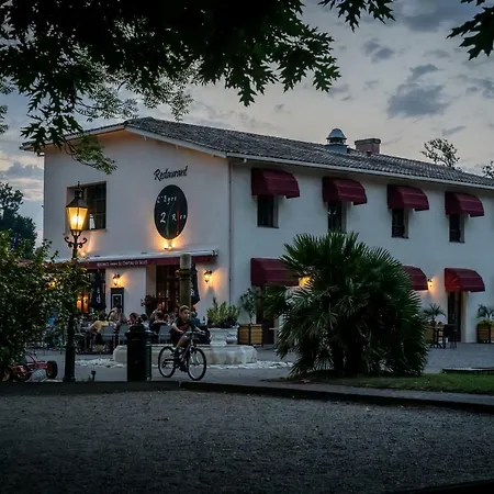 Du Chateau De Salles 别墅
